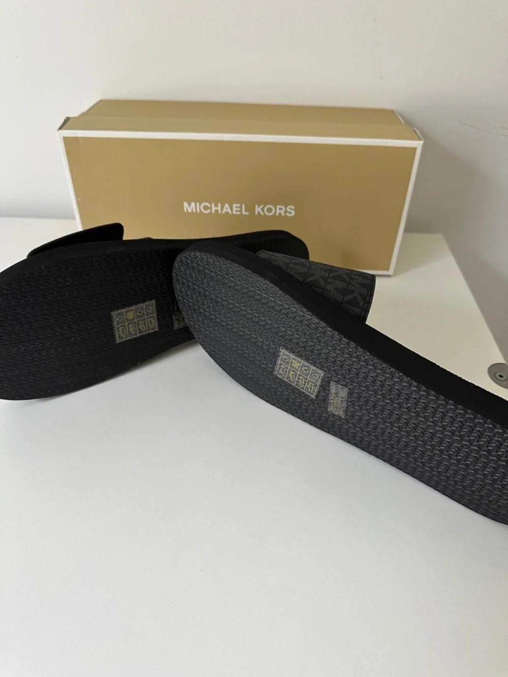 New Michael Kors Women Black Logo Slide Sandals - Picture 4 of 5
